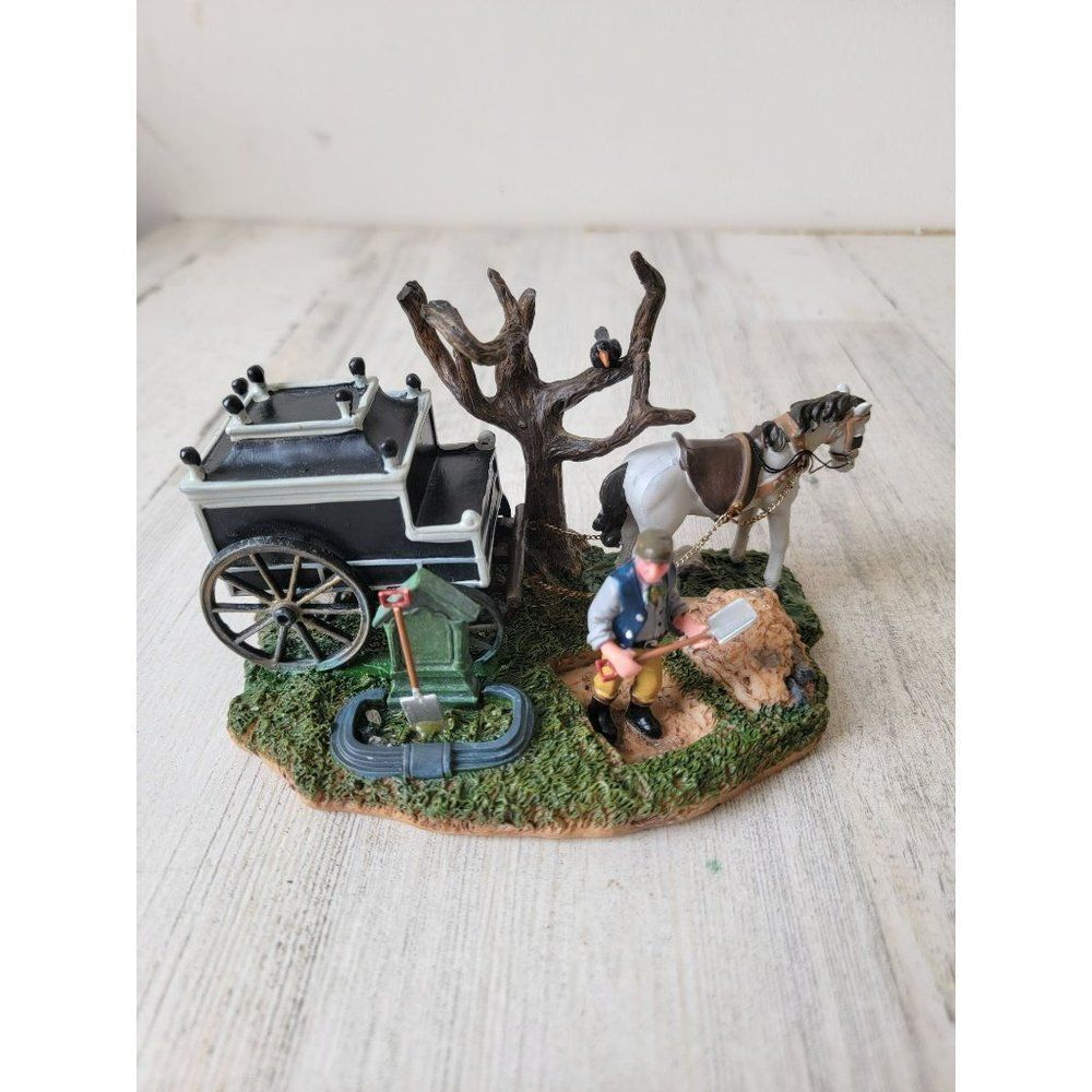 Lemax gruesome Grave Digger spooky town Halloween‎ Village accessory